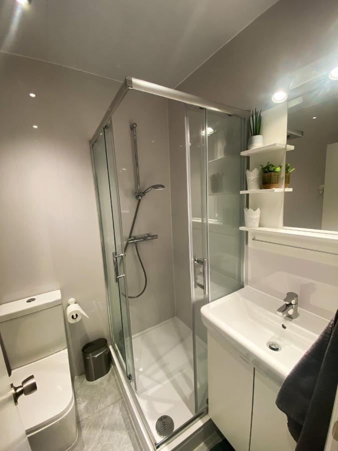 Lovely One Bedroom Flat In The Heart Of Лондон Экстерьер фото