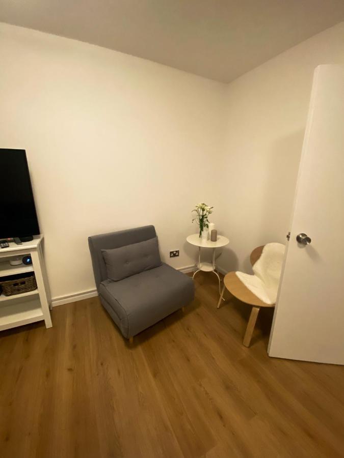 Lovely One Bedroom Flat In The Heart Of Лондон Экстерьер фото