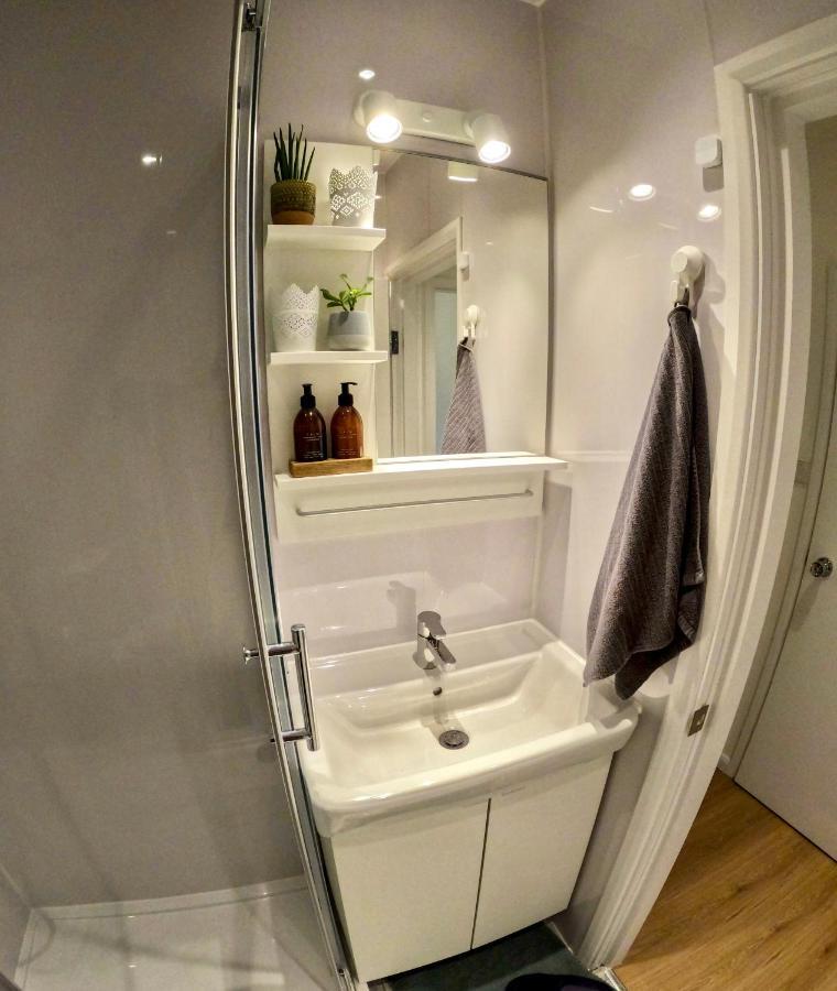 Lovely One Bedroom Flat In The Heart Of Лондон Экстерьер фото